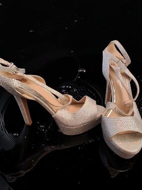 Jessica Simpson Crystal-Embellished Platform Heels in Silver Women Shoe Size 7.5